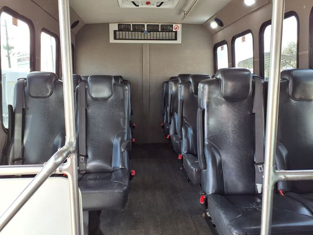 2019 Chevrolet Express Commercial Cutaway 3500 Van 159" - 22984695 - 10