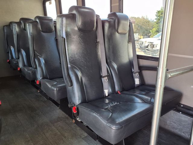 2019 Chevrolet Express Commercial Cutaway 3500 Van 159" - 22984695 - 11