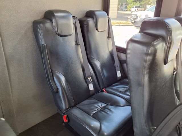 2019 Chevrolet Express Commercial Cutaway 3500 Van 159" - 22984695 - 13