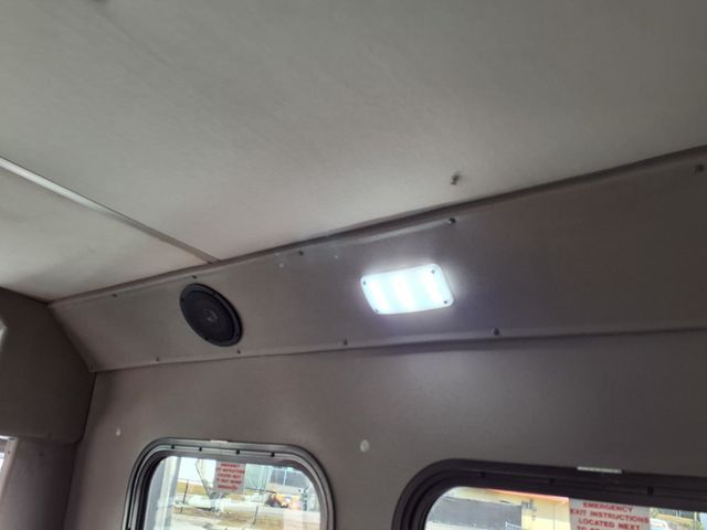 2019 Chevrolet Express Commercial Cutaway 3500 Van 159" - 22984695 - 16