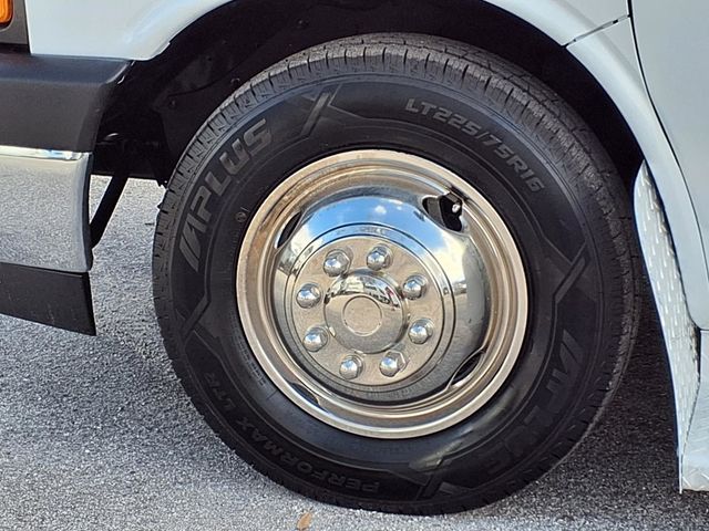 2019 Chevrolet Express Commercial Cutaway 3500 Van 159" - 22984695 - 46