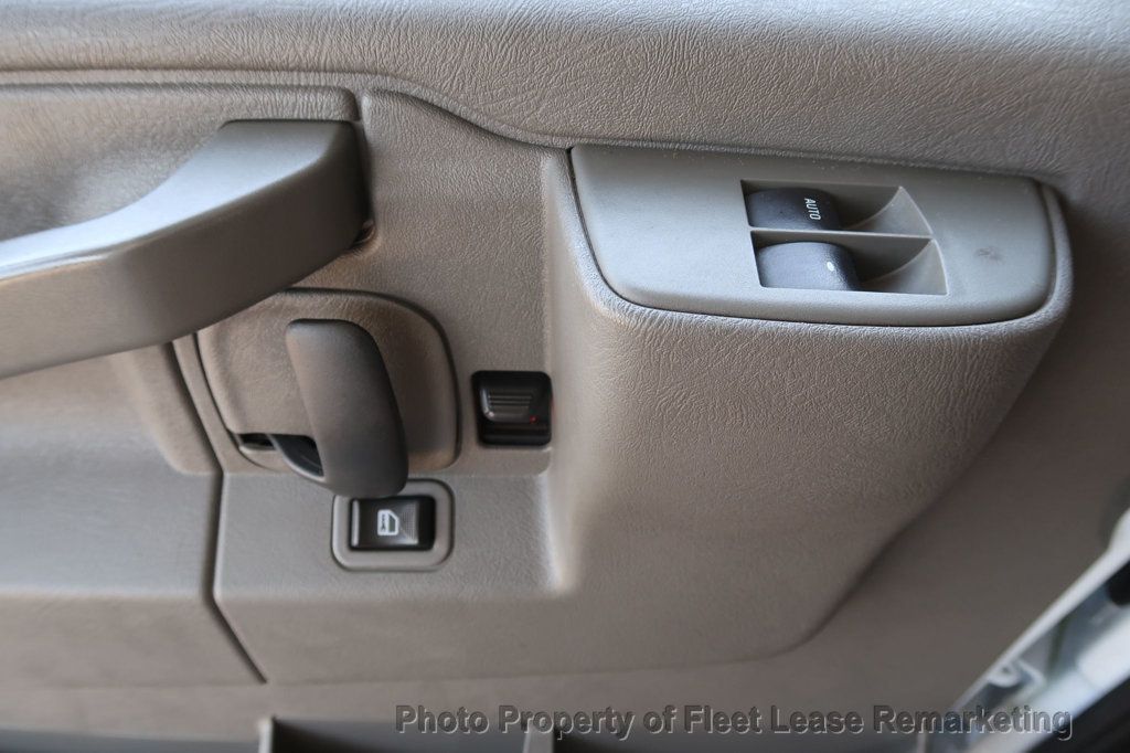 2019 Chevrolet Express Commercial Cutaway Express 3500 12' Hi Cube DRW - 23018151 - 32