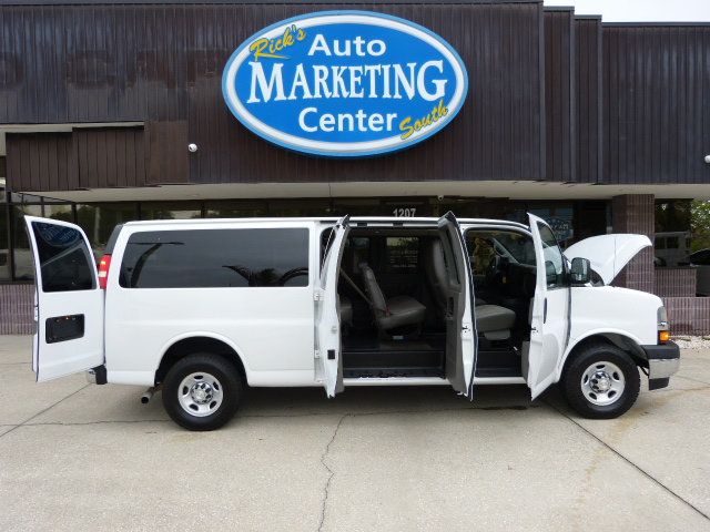 2019 Chevrolet Express Passenger 6.0L V8 GAS*3500*LT*155" WB*15 PASSENGER*HARD TO FIND!! - 23009561 - 15
