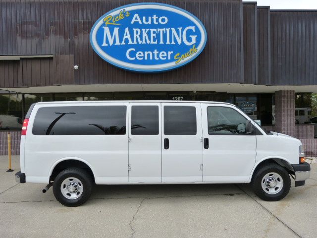 2019 Chevrolet Express Passenger 6.0L V8 GAS*3500*LT*155" WB*15 PASSENGER*HARD TO FIND!! - 23009561 - 3