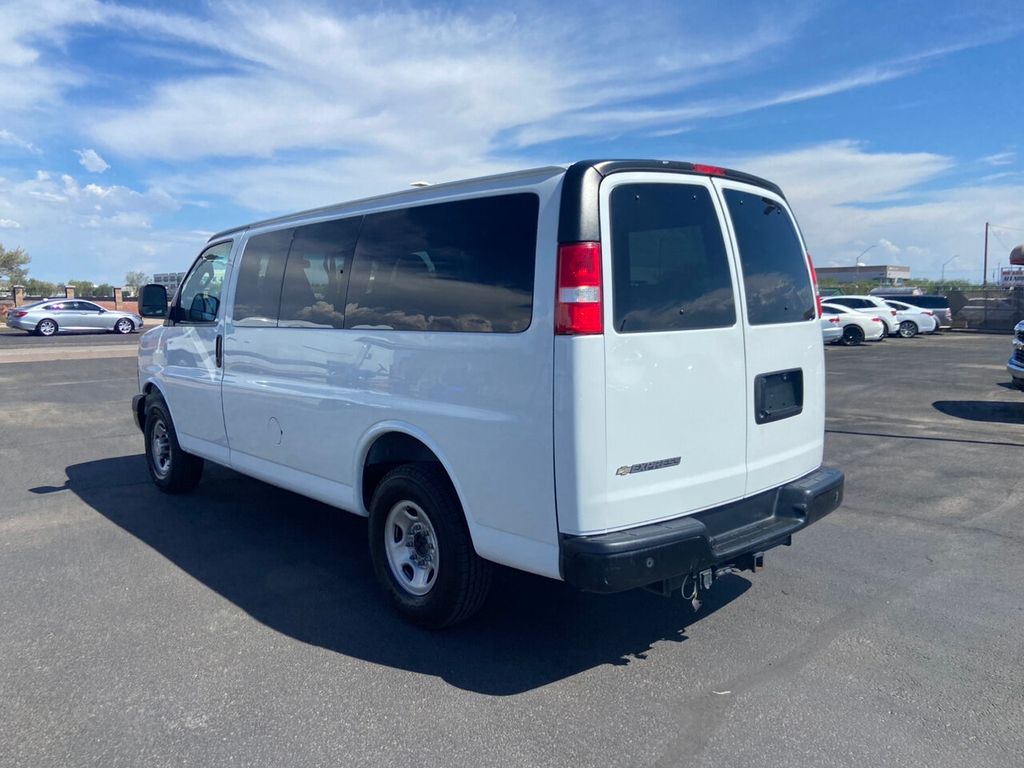 2019 Chevrolet Express Passenger RWD 3500 135" LS - 22066383 - 4