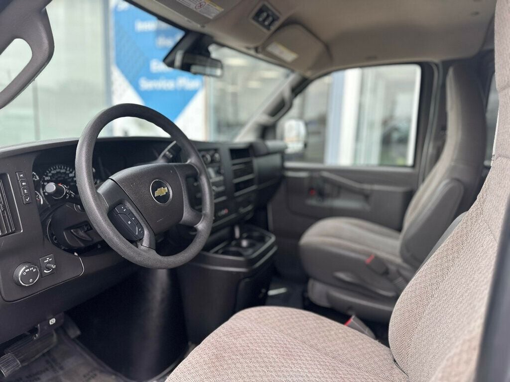 2019 Chevrolet Express Passenger RWD 3500 155" LT - 22378510 - 28