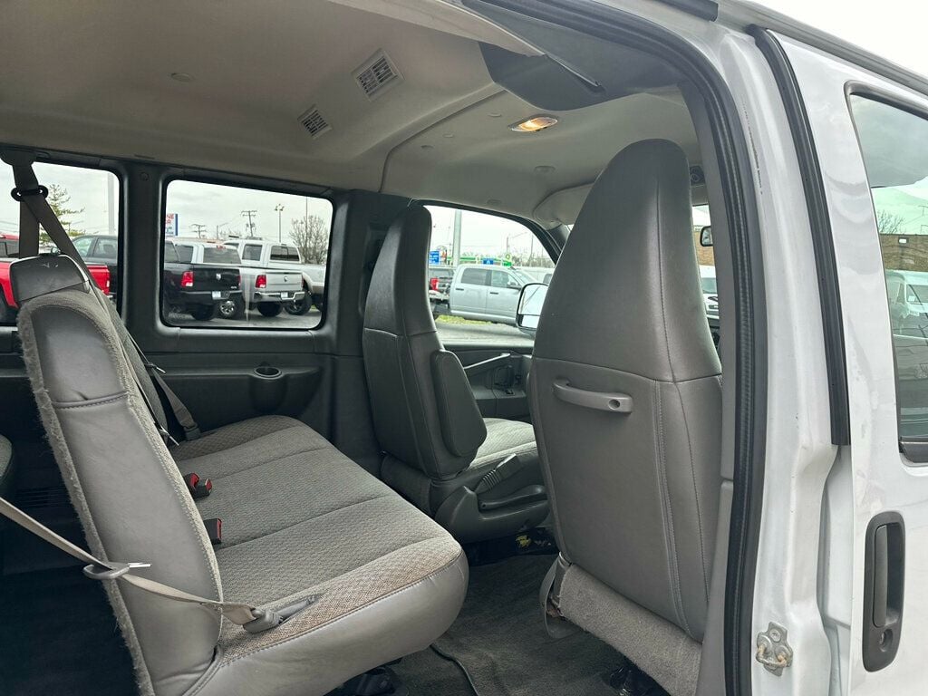 2019 Chevrolet Express Passenger RWD 3500 155" LT - 22378510 - 31
