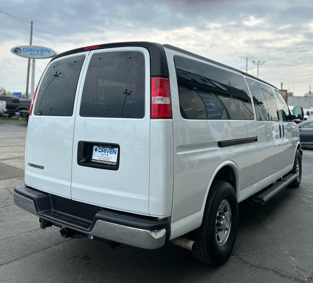 2019 Chevrolet Express Passenger RWD 3500 155" LT - 22378510 - 4
