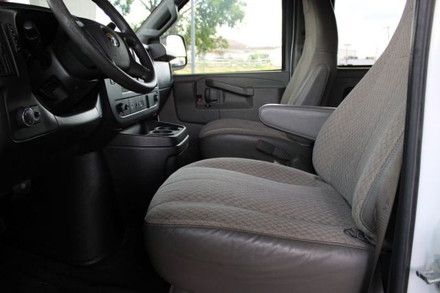 2019 Chevrolet Express Passenger RWD 3500 155" LT - 23047934 - 11
