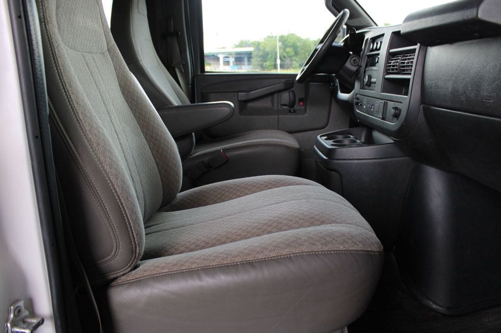 2019 Chevrolet Express Passenger RWD 3500 155" LT - 23047934 - 13