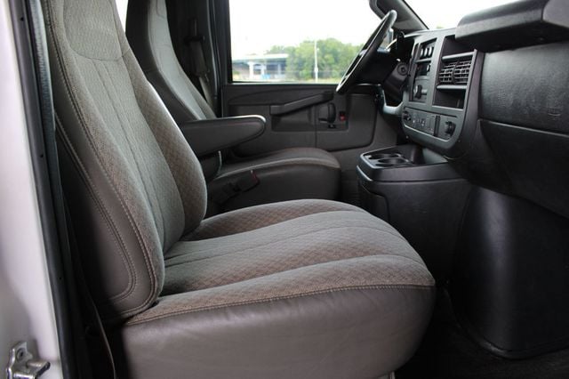 2019 Chevrolet Express Passenger RWD 3500 155" LT - 23047934 - 13