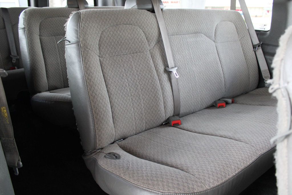2019 Chevrolet Express Passenger RWD 3500 155" LT - 23047934 - 15