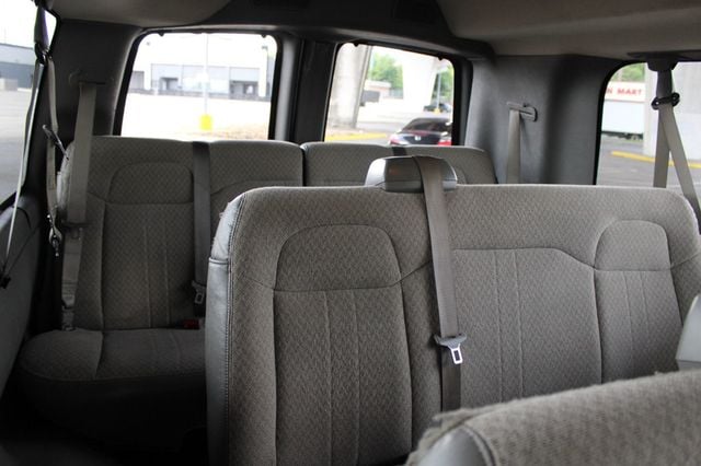 2019 Chevrolet Express Passenger RWD 3500 155" LT - 23047934 - 16