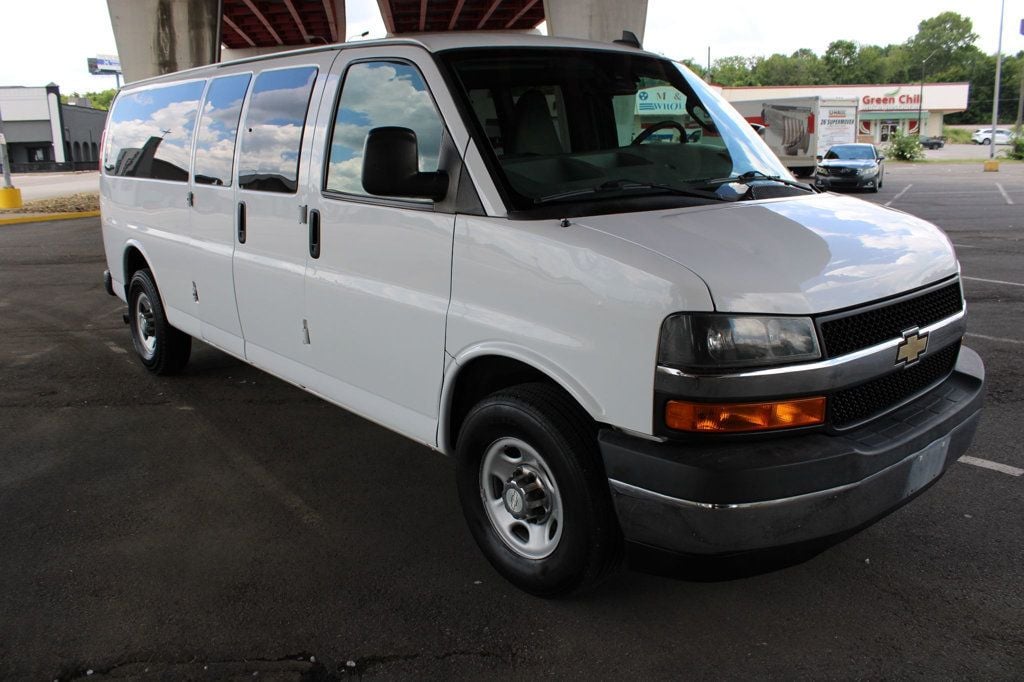 2019 Chevrolet Express Passenger RWD 3500 155" LT - 23047934 - 3