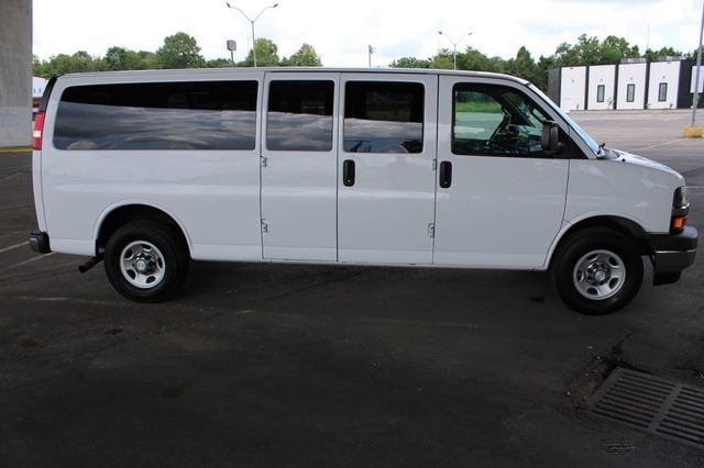 2019 Chevrolet Express Passenger RWD 3500 155" LT - 23047934 - 4