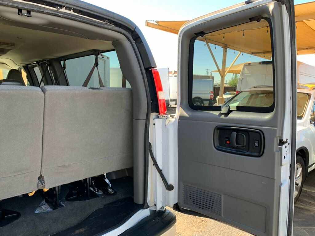 2019 Chevrolet Express Passenger RWD 3500 155" LT 15 Passenger - 22932934 - 15