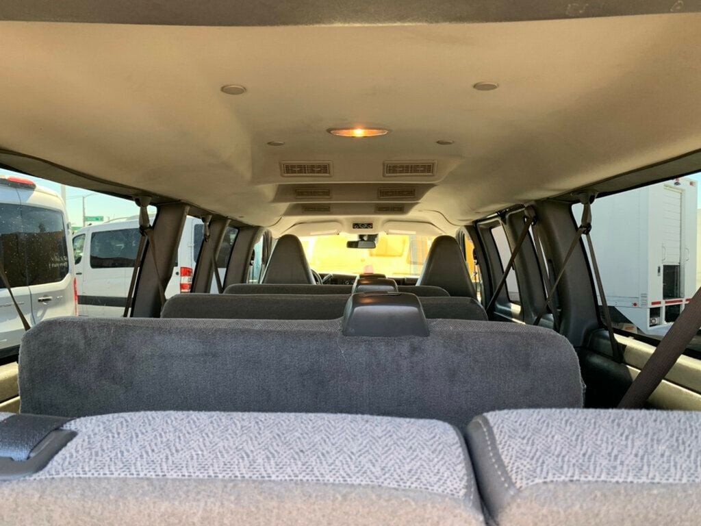 2019 Chevrolet Express Passenger RWD 3500 155" LT 15 Passenger - 22932934 - 17