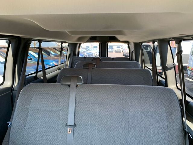 2019 Chevrolet Express Passenger RWD 3500 155" LT 15 Passenger - 22932934 - 2