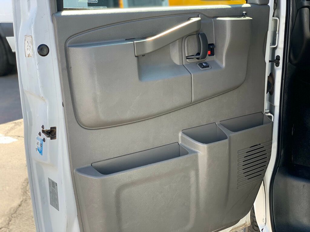 2019 Chevrolet Express Passenger RWD 3500 155" LT 15 Passenger - 22932934 - 30