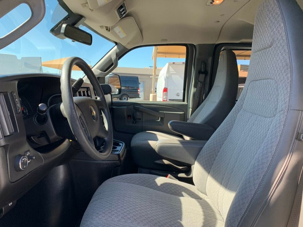 2019 Chevrolet Express Passenger RWD 3500 155" LT 15 Passenger - 22932934 - 32