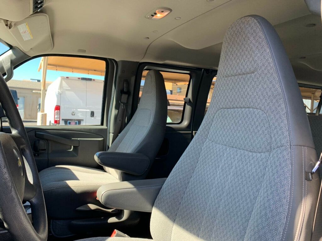 2019 Chevrolet Express Passenger RWD 3500 155" LT 15 Passenger - 22932934 - 33