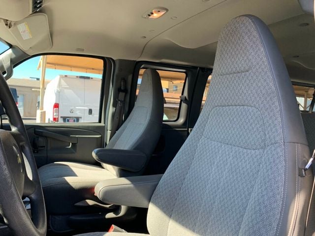 2019 Chevrolet Express Passenger RWD 3500 155" LT 15 Passenger - 22932934 - 33