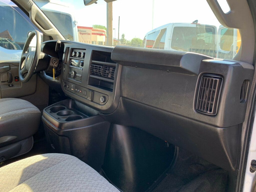 2019 Chevrolet Express Passenger RWD 3500 155" LT 15 Passenger - 22932934 - 38