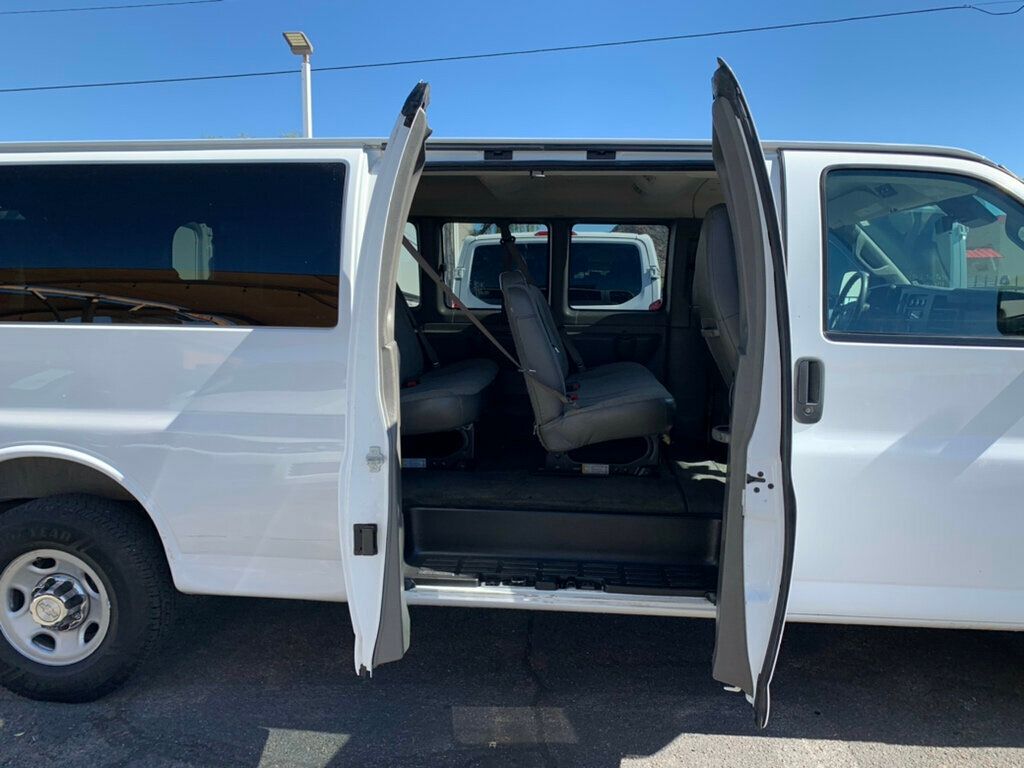 2019 Chevrolet Express Passenger RWD 3500 155" LT 15 Passenger - 22932934 - 3