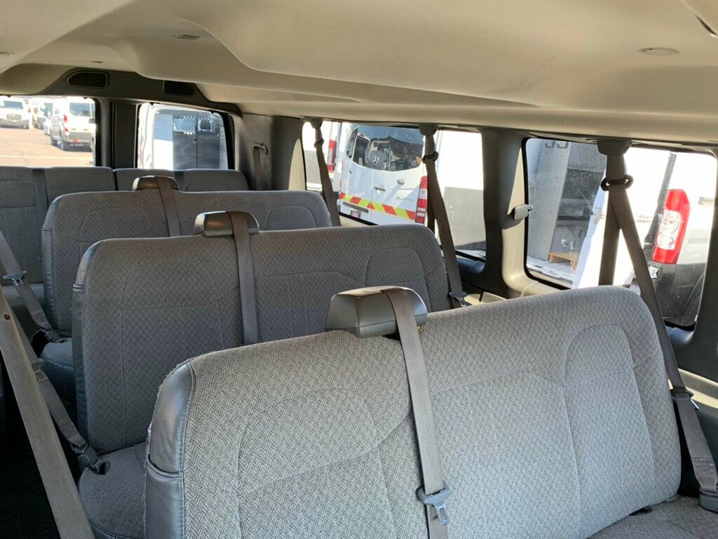 2019 Chevrolet Express Passenger RWD 3500 155" LT 15 Passenger - 22932934 - 4