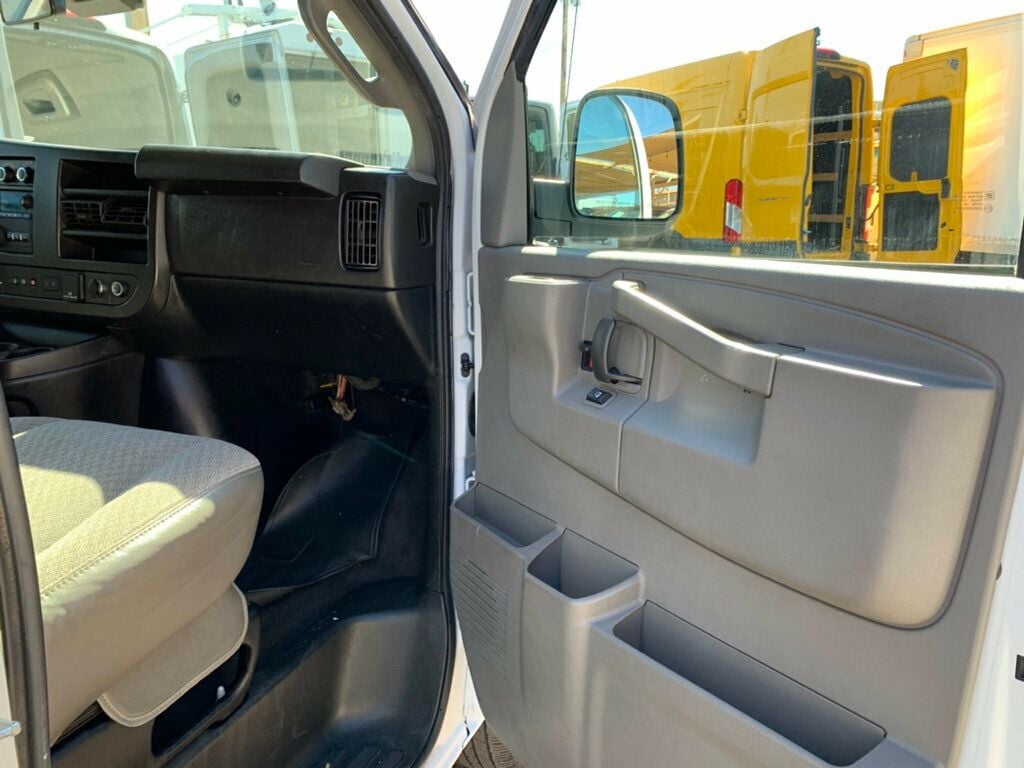 2019 Chevrolet Express Passenger RWD 3500 155" LT 15 PASSENGER - 22934291 - 26
