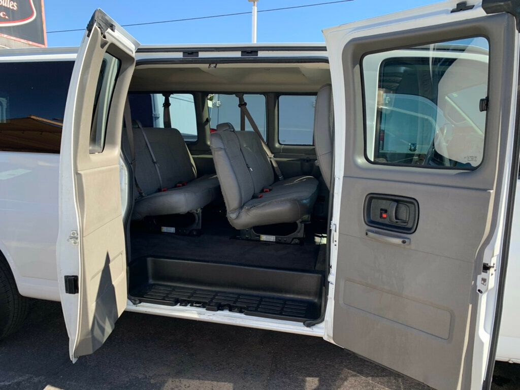2019 Chevrolet Express Passenger RWD 3500 155" LT 15 PASSENGER - 22934291 - 2