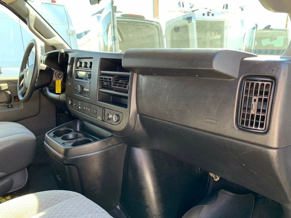2019 Chevrolet Express Passenger RWD 3500 155" LT 15 PASSENGER - 22934291 - 29
