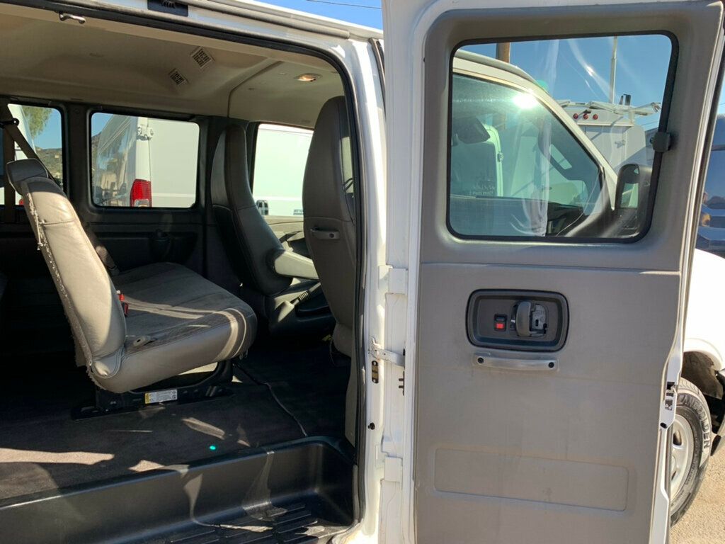 2019 Chevrolet Express Passenger RWD 3500 155" LT 15 Passenger - 22942936 - 2