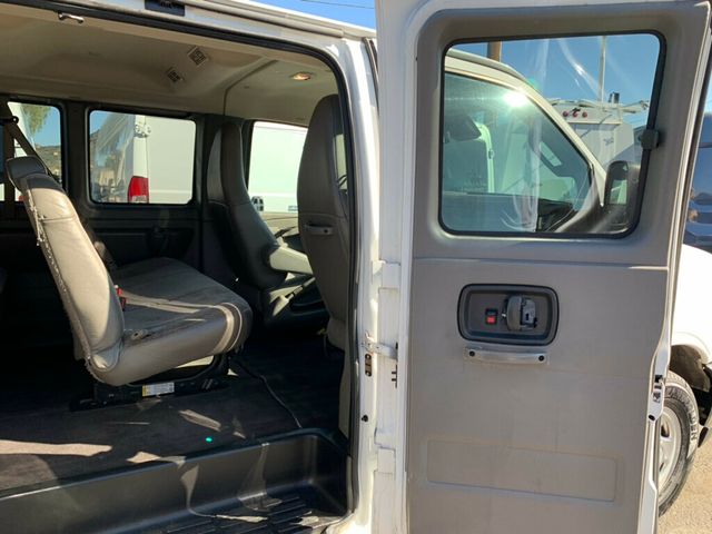 2019 Chevrolet Express Passenger RWD 3500 155" LT 15 Passenger - 22942936 - 2