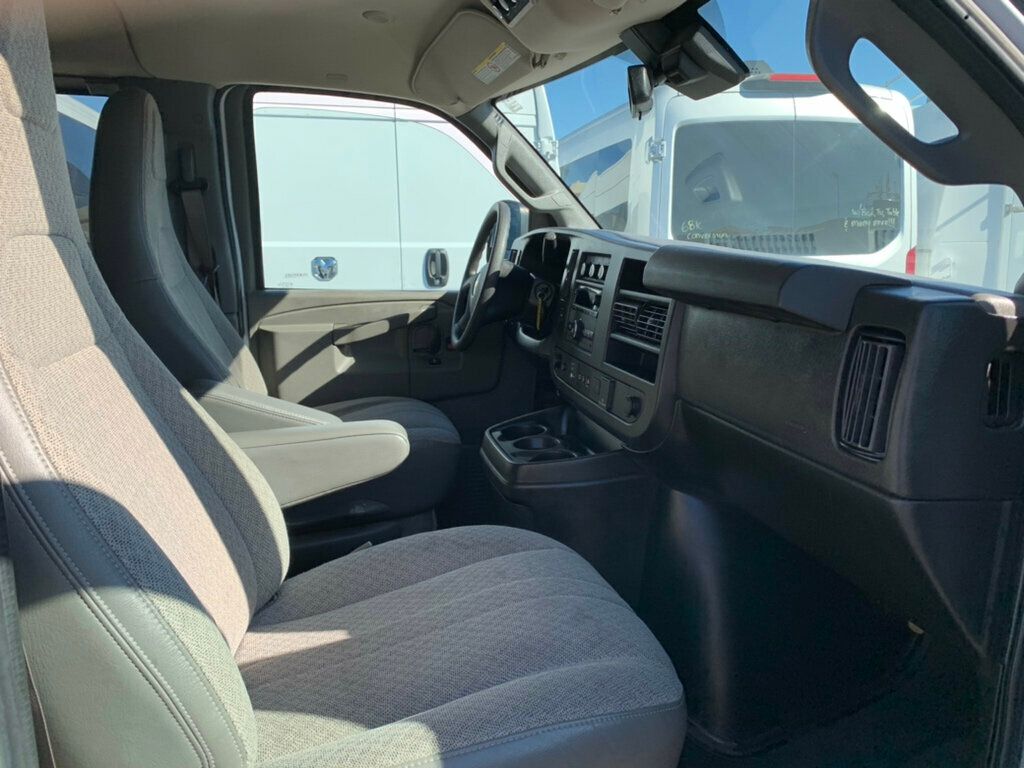 2019 Chevrolet Express Passenger RWD 3500 155" LT 15 Passenger - 22942936 - 31