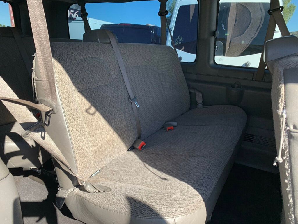 2019 Chevrolet Express Passenger RWD 3500 155" LT 15 Passenger - 22942936 - 4