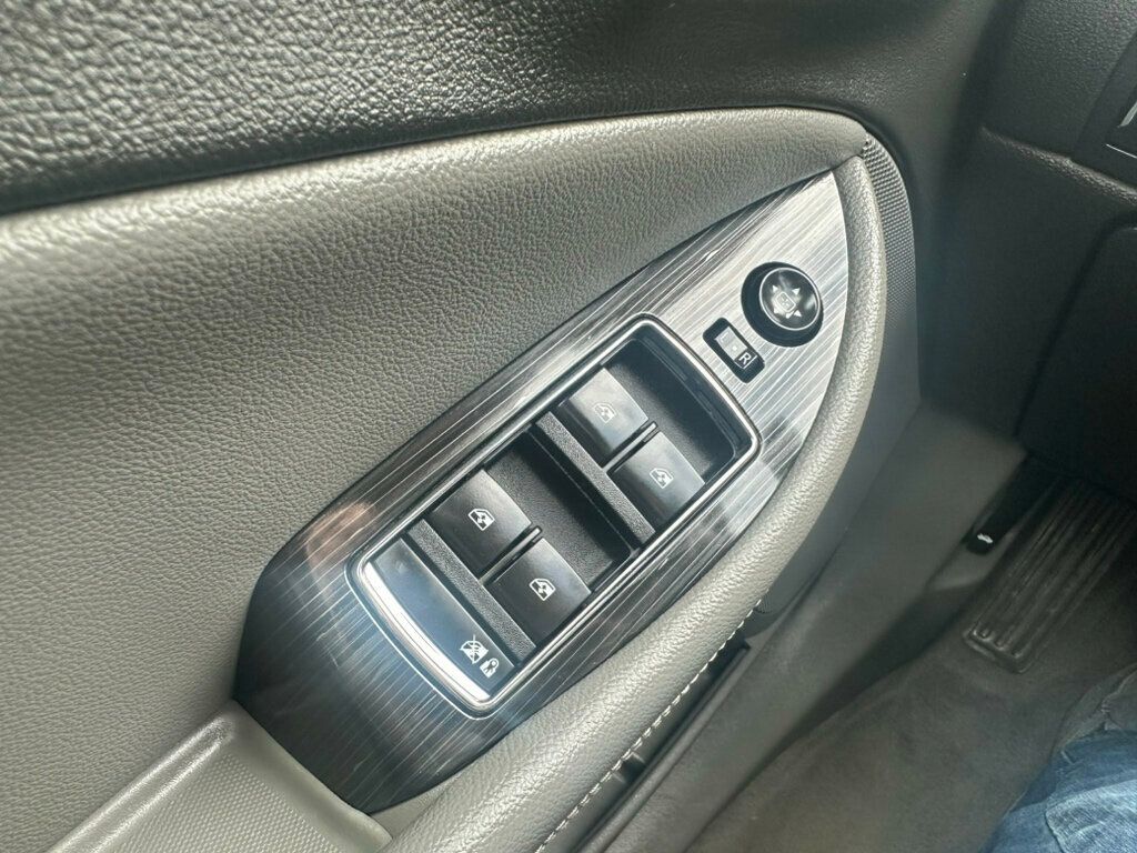 2019 Chevrolet Impala 4dr Sedan LT w/1LT Panoramic Sunroof and Heated Leather - 22386826 - 17