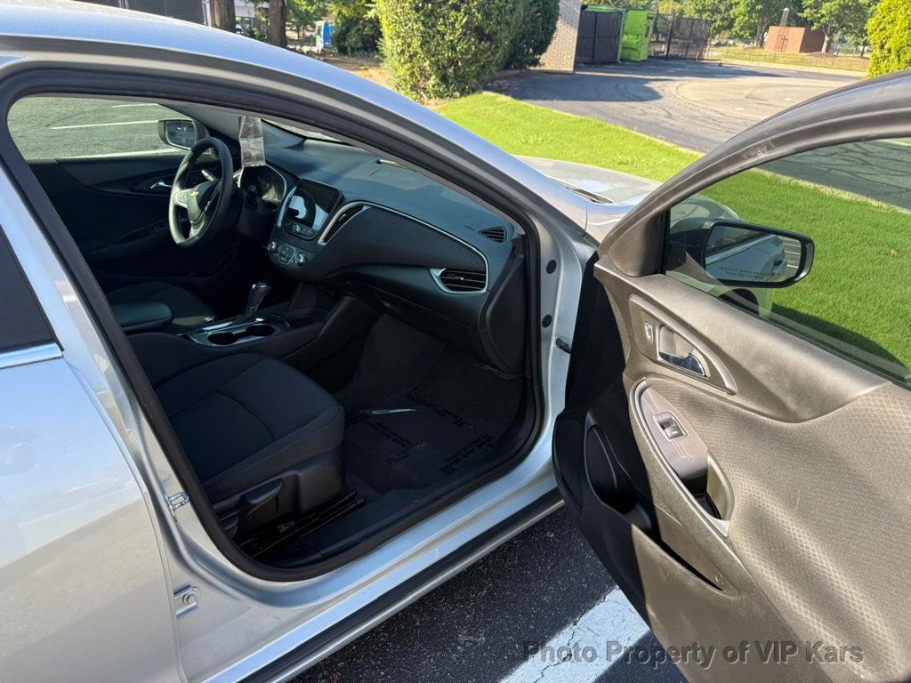 2019 Chevrolet Malibu photo 12