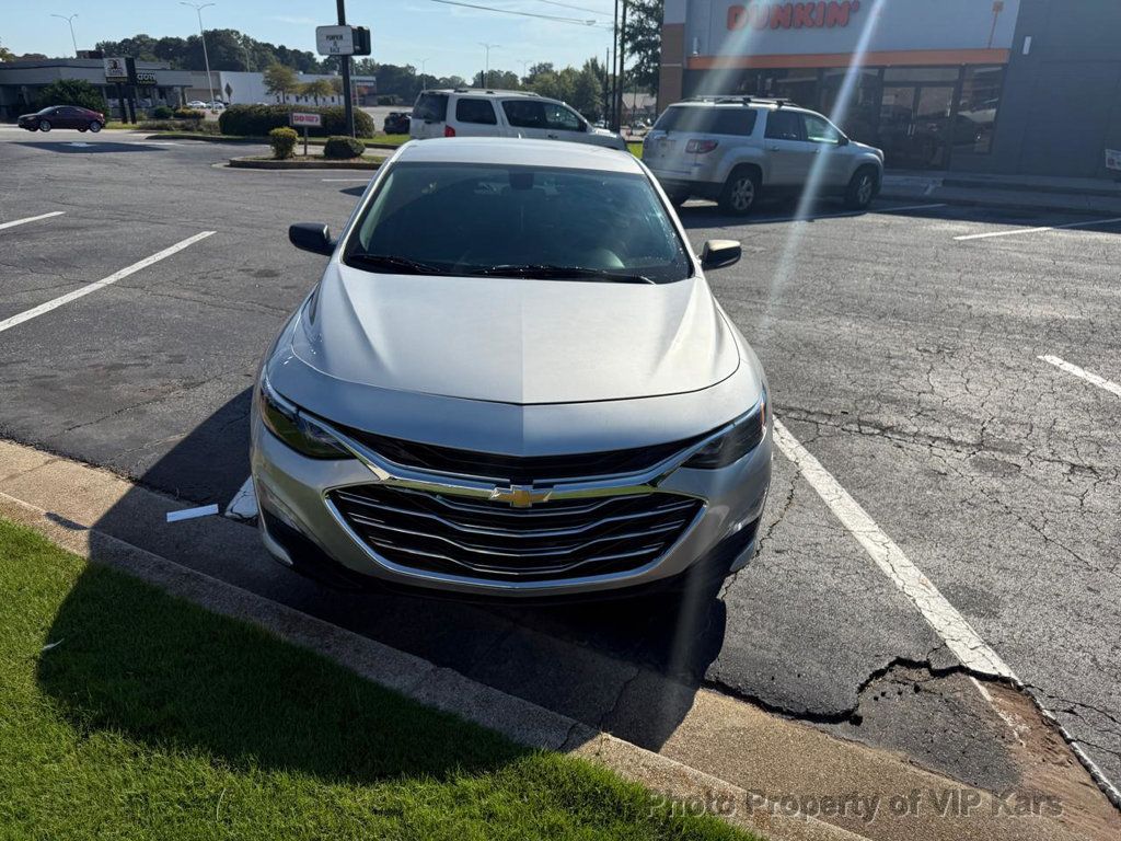 2019 Chevrolet Malibu photo 2