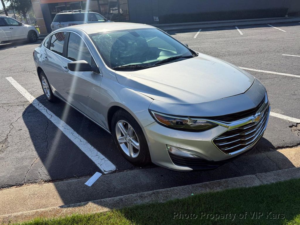 2019 Chevrolet Malibu photo 3
