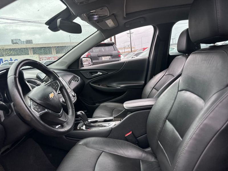 2019 Chevrolet Malibu 4dr Sedan Premier w/2LZ - 22991699 - 12