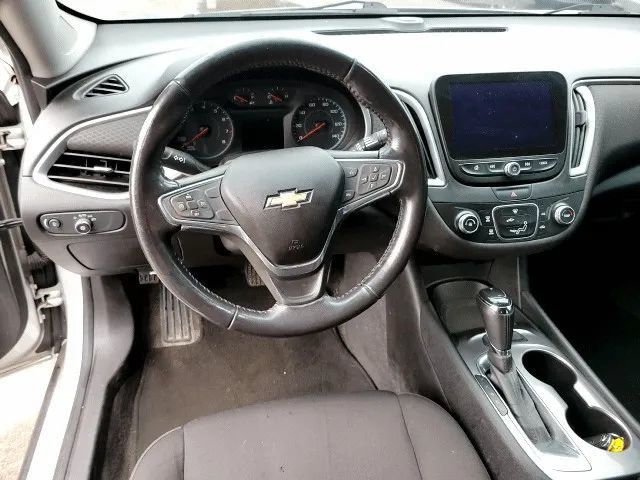 2019 Chevrolet Malibu RS Sedan 4D - 23032404 - 5