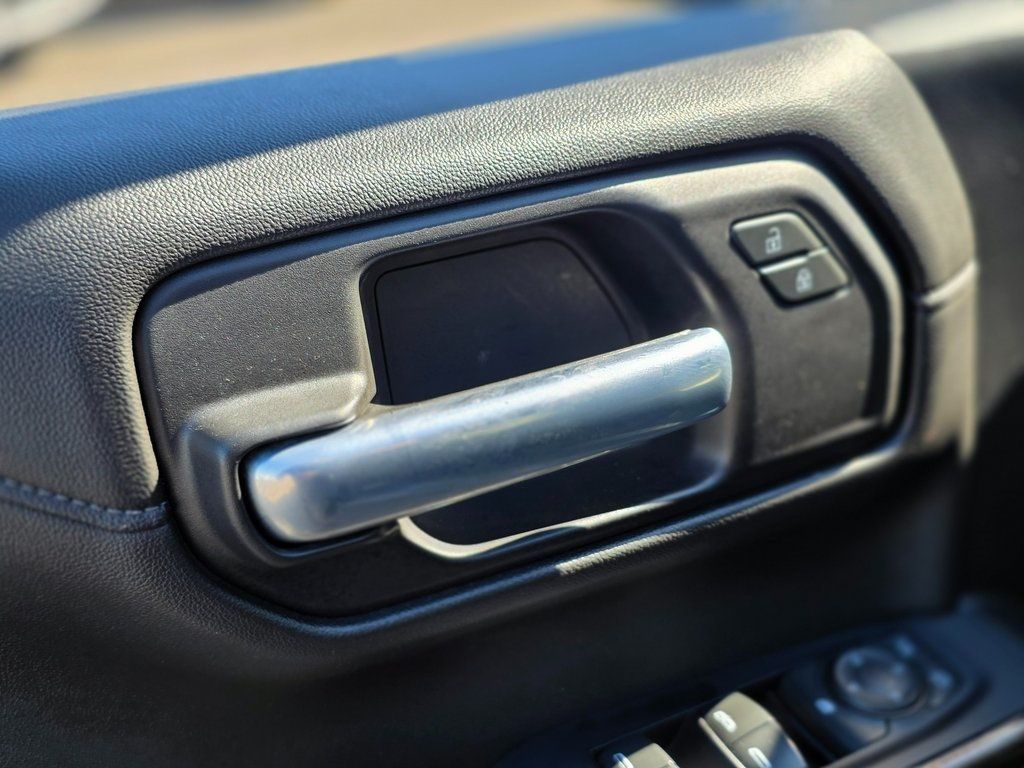 2019 Chevrolet Silverado 1500 4WD Crew Cab 147" RST - 22981153 - 23