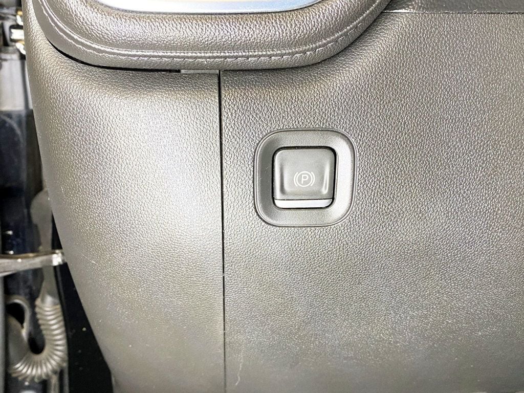 2019 Chevrolet Silverado 1500 4WD Crew Cab 157" LT - 22959522 - 24