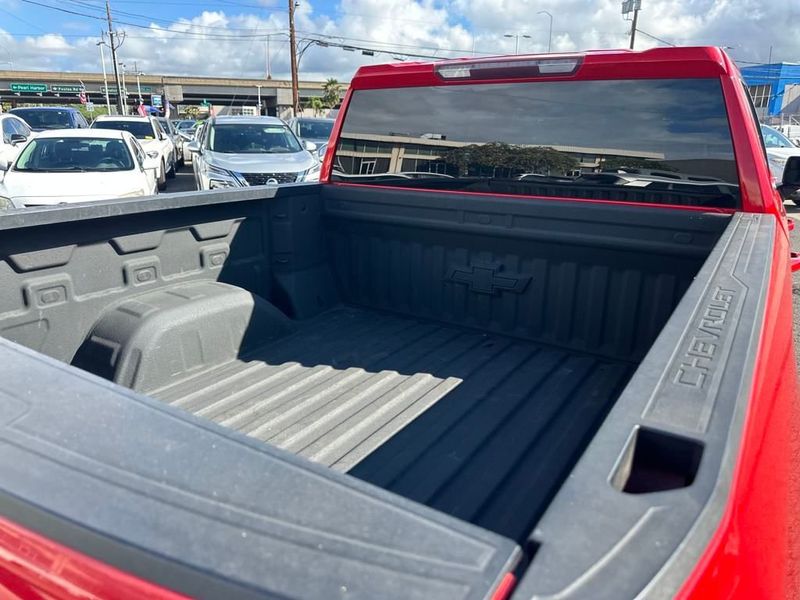 2019 Chevrolet Silverado 1500 LT - 22950266 - 19