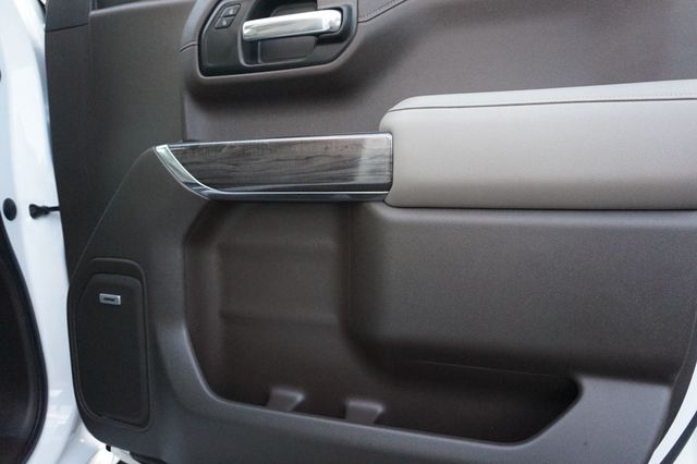 2019 Chevrolet Silverado 1500 LTZ, 4WD, 6.2 V8, MOON ROOF, NAVIGATION, BACKUP CAEMRA,LOW MILES - 22948870 - 11