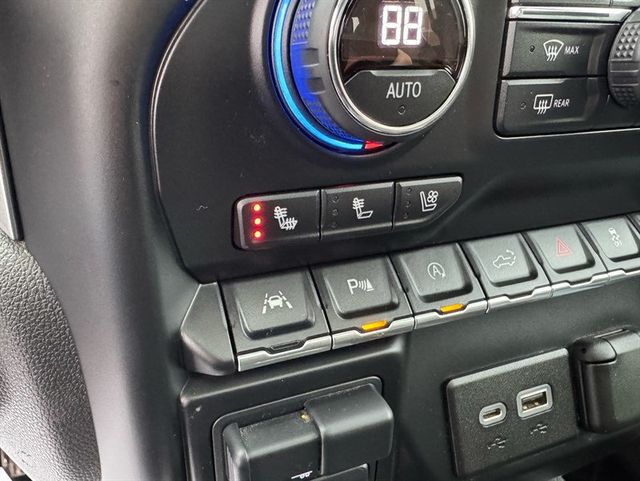 2019 Chevrolet Silverado 1500 LTZ Crew Cab 4WD - 22964365 - 19