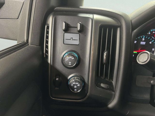 2019 Chevrolet Silverado 1500 LD 4WD Double Cab LT w/1LT - 22995196 - 30