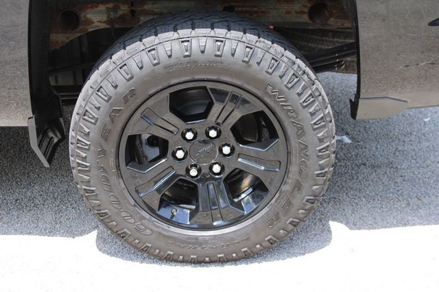 2019 Chevrolet Silverado 1500 LD 4WD Double Cab LT w/1LT - 23039026 - 32