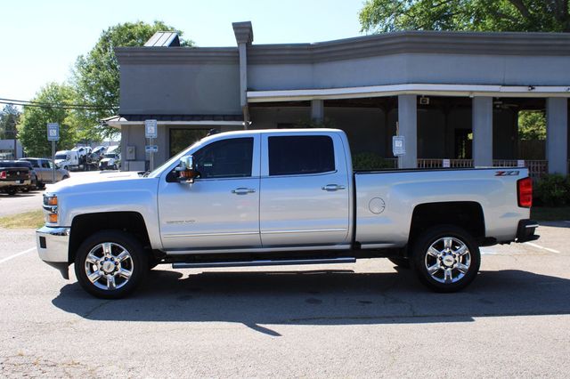 2019 Chevrolet Silverado 2500HD 4WD Crew Cab 153.7" LTZ - 22997961 - 3